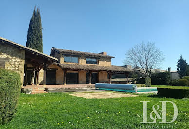 Maison avec piscine et jardin 3