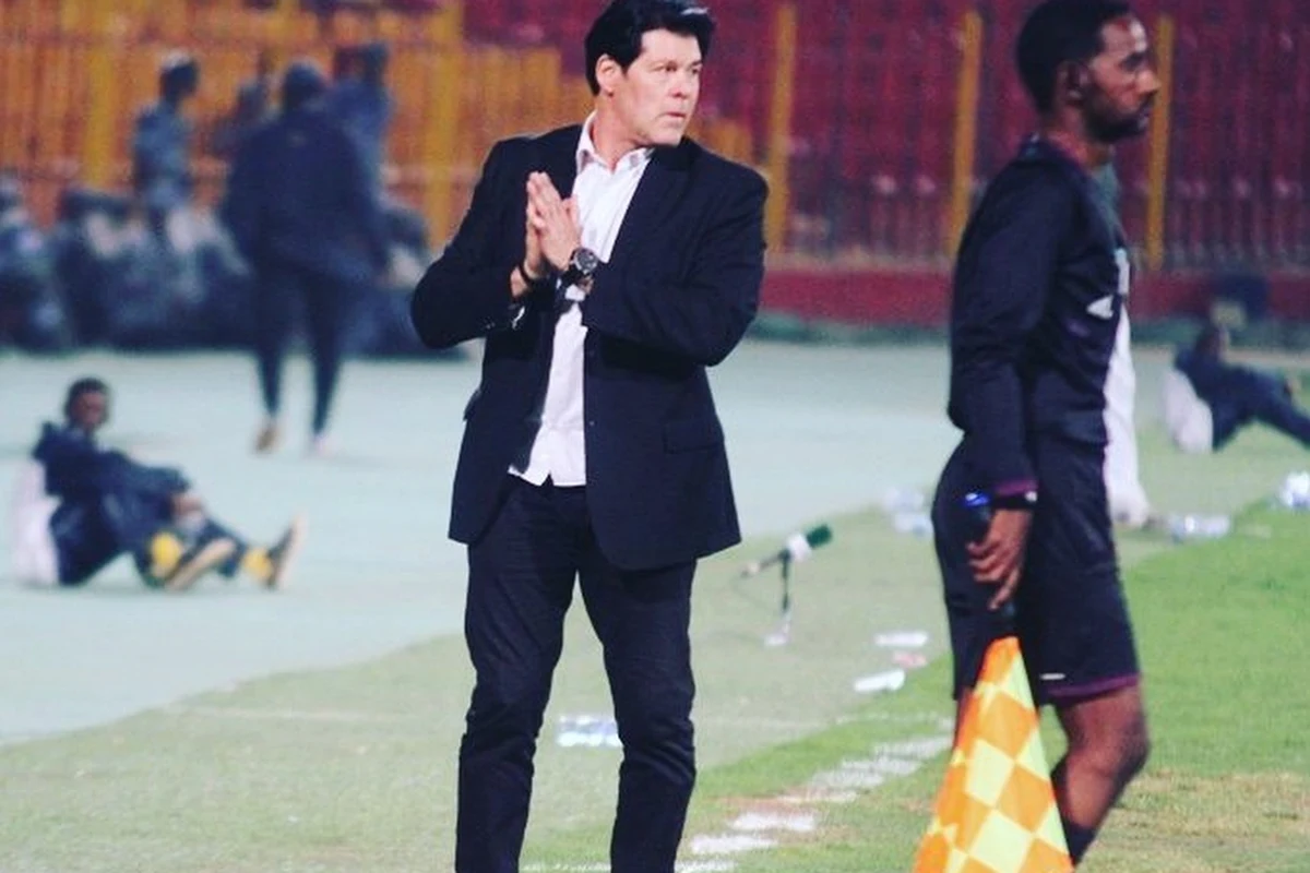 Luc Eymael mène son équipe en huitièmes de finale de la Champions League africaine!