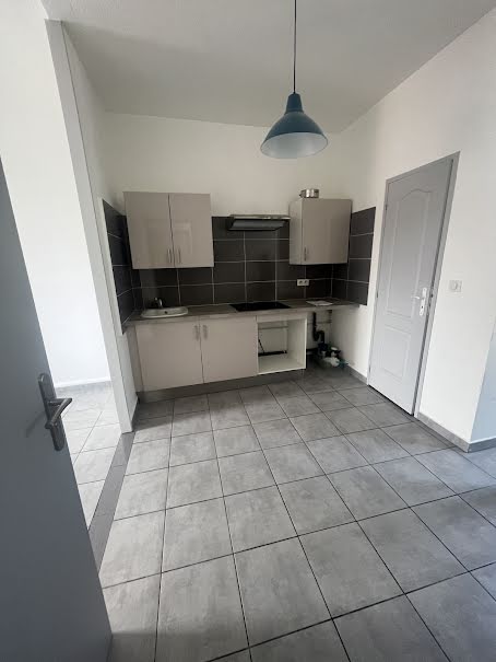 Location  appartement 1 pièce 35 m² à Toulon (83000), 680 €