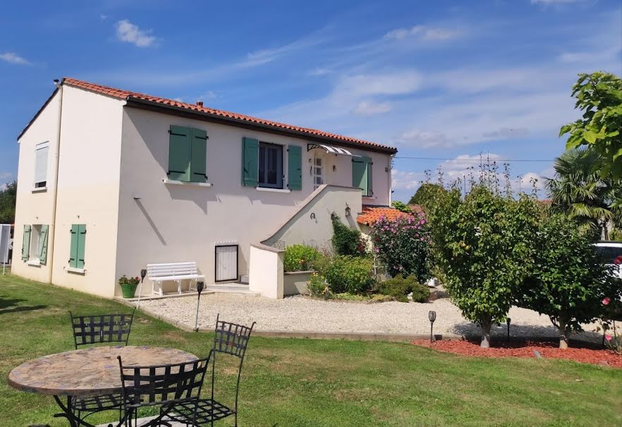 Vente maison 5 pièces 135 m² à Jonzac (17500), 258 000 €