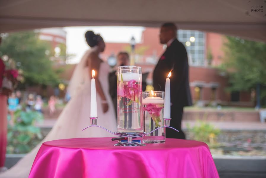 Fotógrafo de casamento Alma Bruffy (almabruffy). Foto de 10 de março 2020