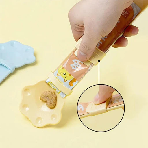 Cat feeder cat strip squeeze spoon pet liquid snack spoon liquid feeding food squeezer without residue cat feeder pet su