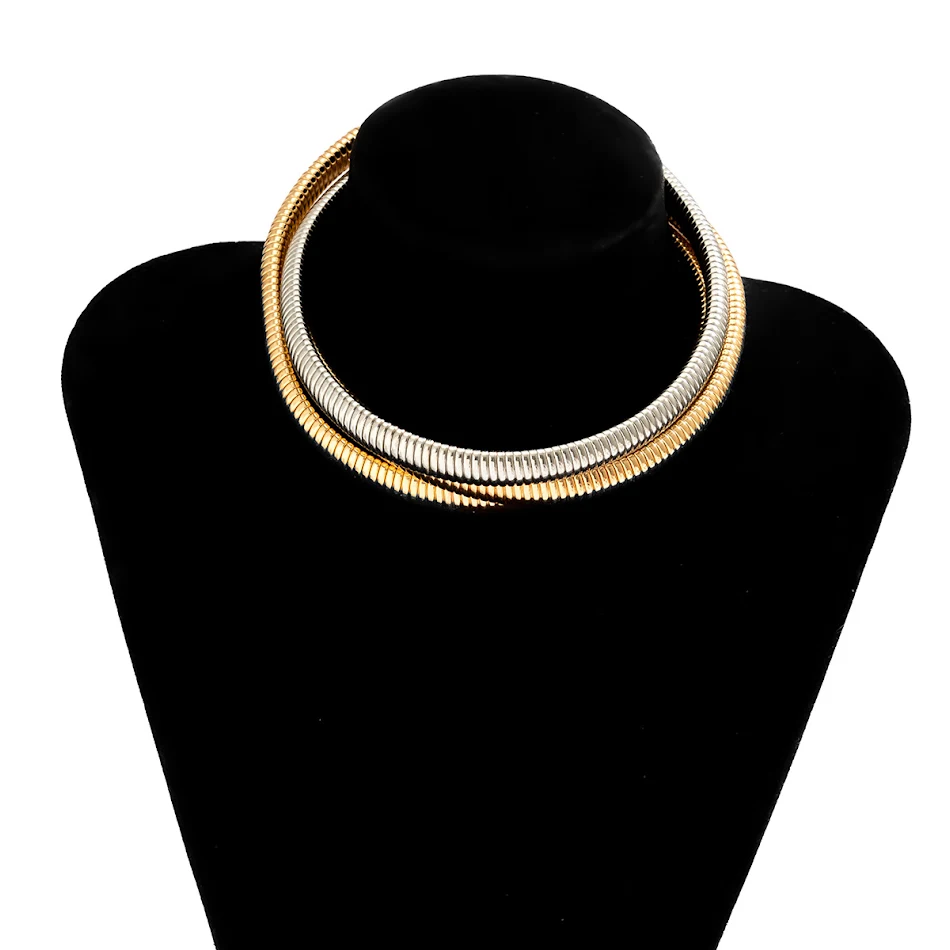 Collier serpent en métal tendance pour femmes, simple et multicouche, accessoire idéal pour sublimer votre look avec élégance et originalité.