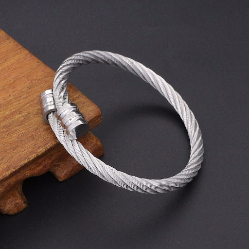 Title 5, Bracelet en acier inoxydable de style punk