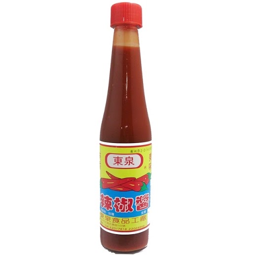 🌶️東泉辣椒醬$10 - 台中人可以從早餐吃到宵夜，從美而美、蘿蔔糕、米腸，到炒麵、大麵羹、豬血糕、肉粽、煎餃、水餃、泡麵，幾乎無一不用無所不包，誇張點說，「東泉辣椒醬」就是台中街頭小吃和地方的味道。（任選5樣產品或加買任何小吃箱免運費）