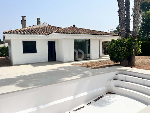 Maison avec piscine et jardin 2