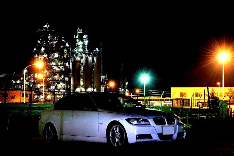 B3セダンの出光興産北海道製油所・工場夜景・工場夜景とコラボ・寒かったー！に関するカスタム事例の投稿画像2枚目
