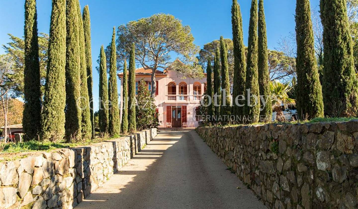 House with pool and terrace Saint-Tropez