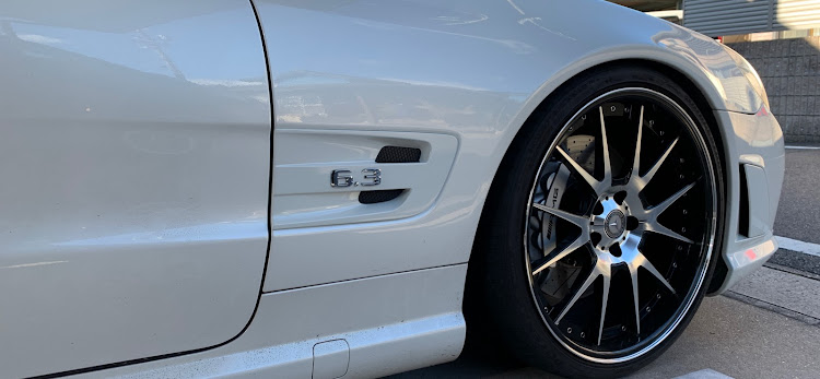 SLの6.3・SL63・サイドガーニッシュ・メルセデス・AMG・DIYに関するカスタム事例の投稿画像1枚目