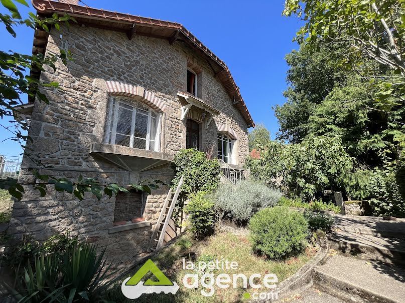 Vente maison 8 pièces 200 m² à Crozant (23160), 193 390 €