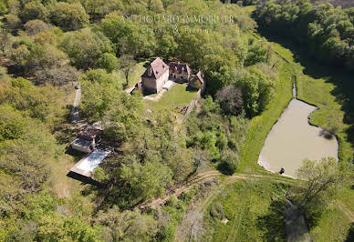 Propriété avec piscine et jardin 14