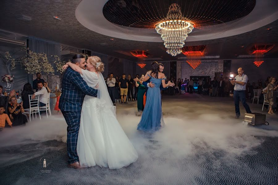 Fotógrafo de casamento Lungu Ionut (ionutlungu). Foto de 29 de dezembro 2019