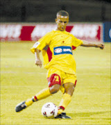 ON TARGET: Marawaan Bantam doing what he does well for Santos. The striker has been with
the Cape club since the start of last season. Pic. Peter Heeger. © ST.