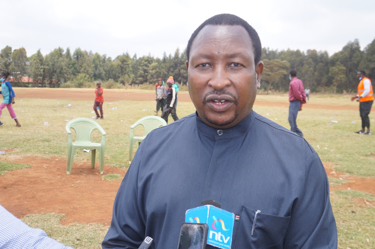 Labor and social welfare parliamentary committee chairman Peter Mwathi who is also Limuru MP speaks to journalists at Thugio primary school field on Friday.