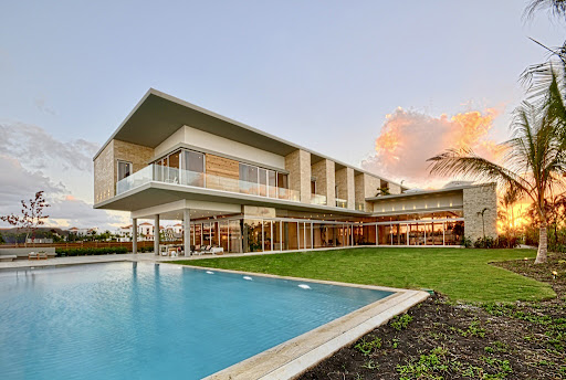 Villa with pool 2
