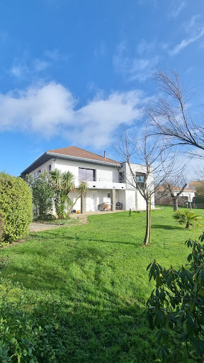 Contemporary house with garden 2