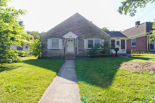 House rental in Indianapolis (United States) - Stone house with green lawn