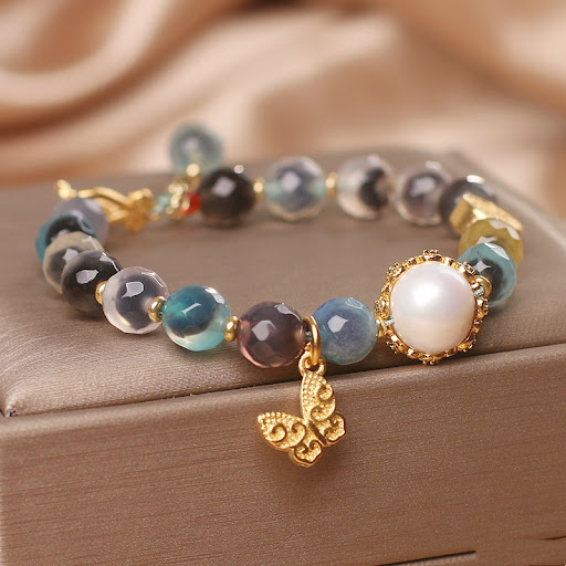 Title 4, Ethnic Style Natural Heart Agate Bracelet. A be...