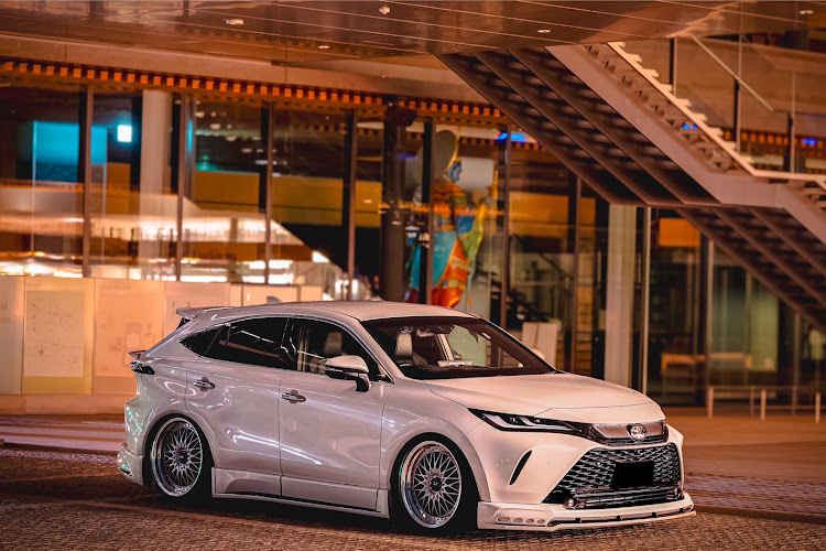 ハリアーのアドミレイション・SSR・プロフェッサー・台風10号接近中・撮影初心者に関するカスタム事例の投稿画像1枚目