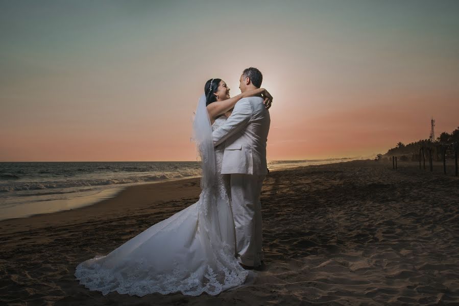 結婚式の写真家Ulises Salazar (usc02)。2月10日の写真