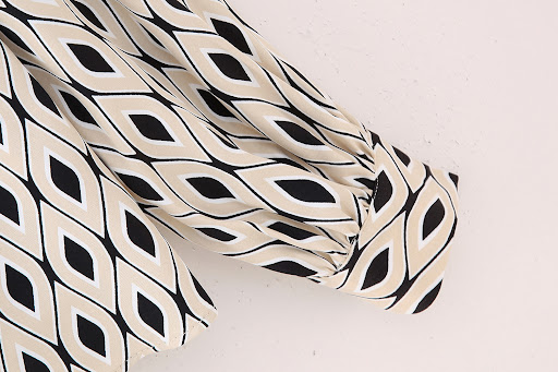 Title 17, Womens geometric printed silk satin textured s...