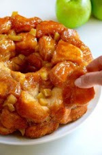 Easy Caramel Apple Monkey Bread was pinched from <a href="http://www.justataste.com/easy-caramel-apple-monkey-bread-recipe/" target="_blank">www.justataste.com.</a>