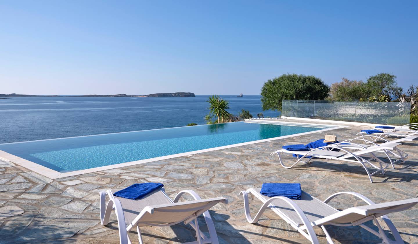 Villa avec piscine en bord de mer Paros