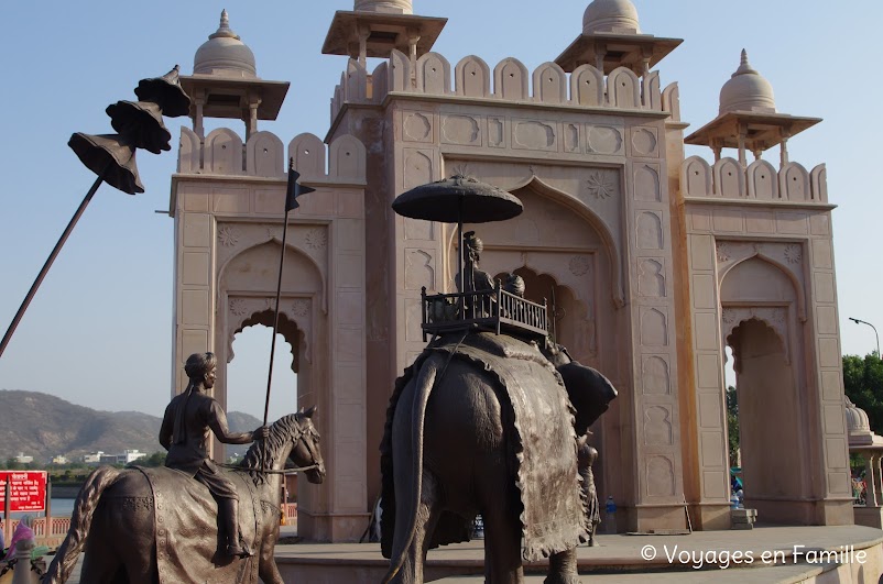 statues water palace Jaipur