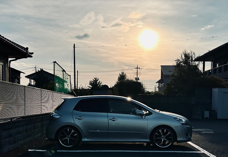 ブレイドのアパート駐車場・伊勢崎市・夕暮れに染まるつばさ号✨✨✨・つばさ号はホンモノ(ﾟ∀ﾟ)・愛車ある生活はこの上ない幸福感に満ち溢れている✨✨✨に関するカスタム事例の投稿画像1枚目
