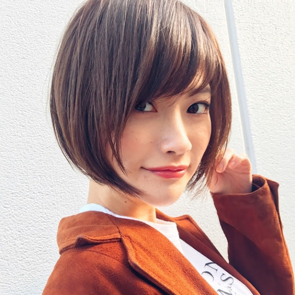 丸顔はショートヘアで小顔見せを狙って隠すことから卒業 美容室