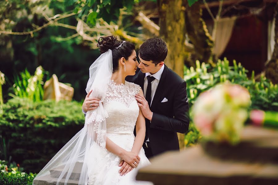 Fotógrafo de casamento Yana Yakovenko (yana1837). Foto de 10 de outubro 2016