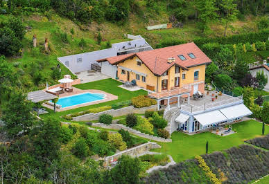 Maison avec piscine et jardin 10