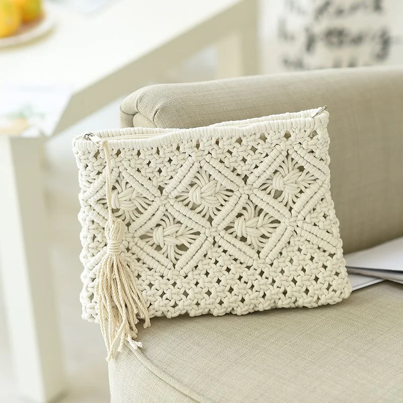 Mini schattige stro geweven tas. Een stijlvolle en praktische tas, perfect voor zomerse uitjes, draag je essentials met gemak en charme.