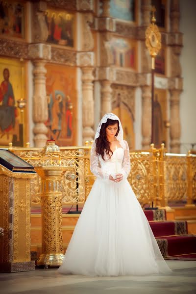 Fotógrafo de casamento Lena Astafeva (tigrdi). Foto de 28 de março 2014