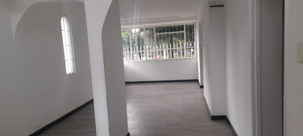 Casa En Venta - Lisboa, Bogota