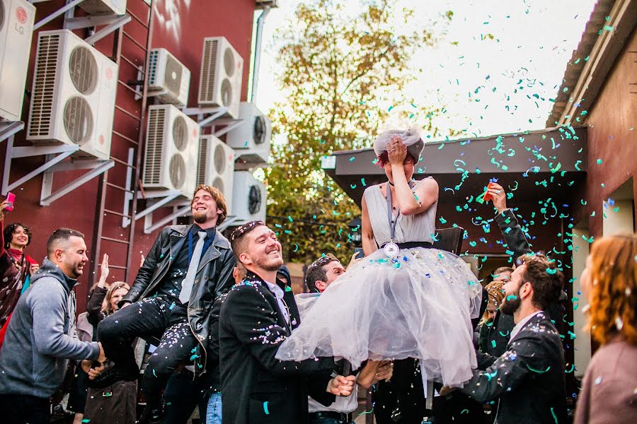 Fotografo di matrimoni Alena Kustova (easytolie). Foto del 9 ottobre 2017