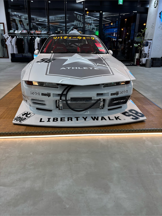 lbwkニキさんが投稿したLIBERTY WALK・LBWK・R32GT-R・魔改造・エクストララージコラボパーカーに関するカスタム事例の投稿画像3枚目