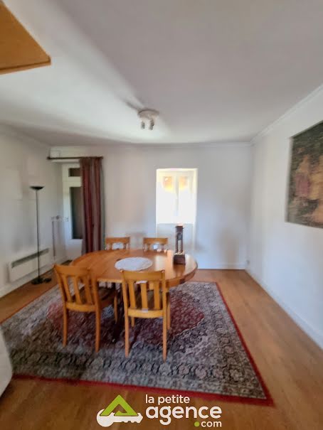 Vente maison 6 pièces 136.53 m² à Saint-Amand-Montrond (18200), 158 000 €