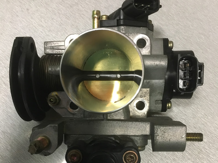 ミラのハーフウェイ・EDP-01・HKS毒キノコ・ビッグスロットル加工に関するカスタム事例の投稿画像3枚目