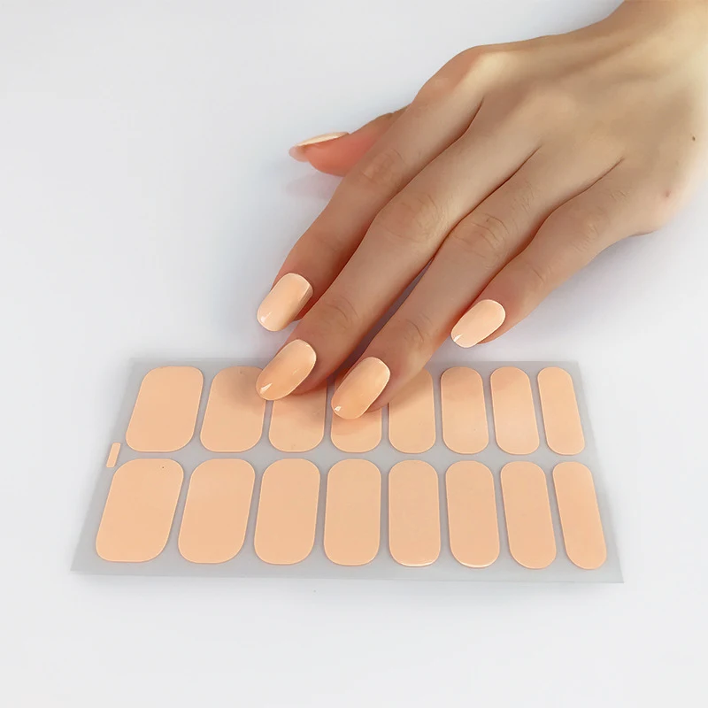 Wodoodporne naklejki na paznokcie w jednolitym kolorze. Łatwa aplikacja, trwałość i ochrona przed wodą dla idealnego manicure.