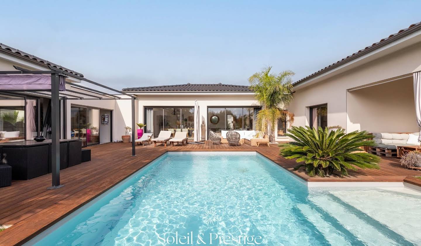 House with pool and terrace Le Cap d'Agde