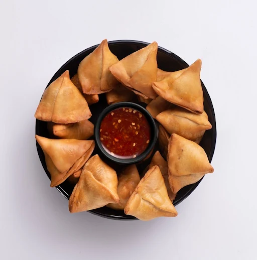 Mini Chicken Keema Samosa