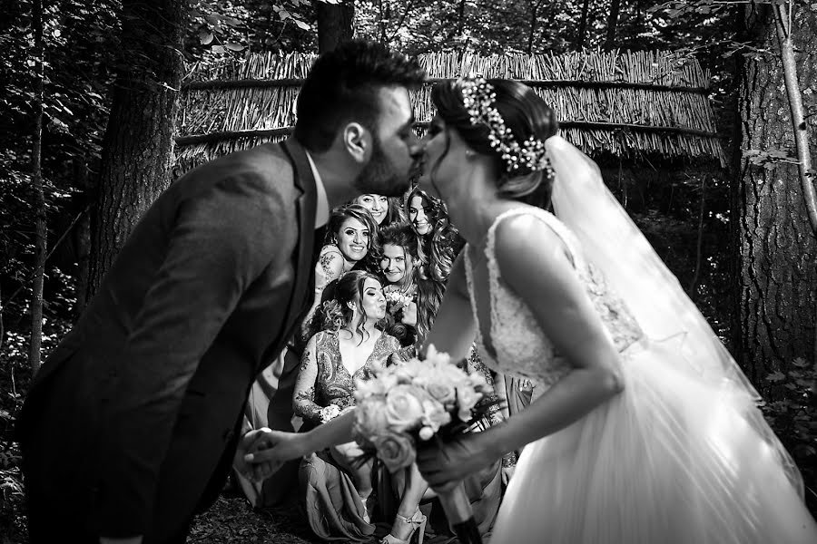 Wedding photographer Bogdan Preda (lifethrulens). Photo of 7 June 2018