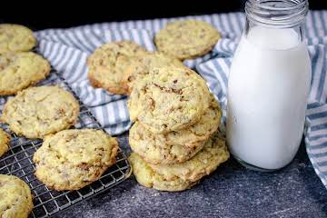 Melt In Your Mouth Toffee Pecan Cookies