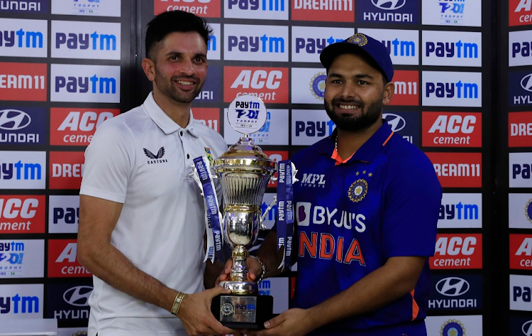 SA captain Keshav Maharaj and India counterpart Rishabh Pant with the series trophy as fifth T20 is called of due to rainand the series drawn at M Chinnaswamy Stadium in Bangalore on June 19 2022.