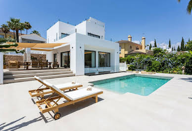 Villa with pool 8