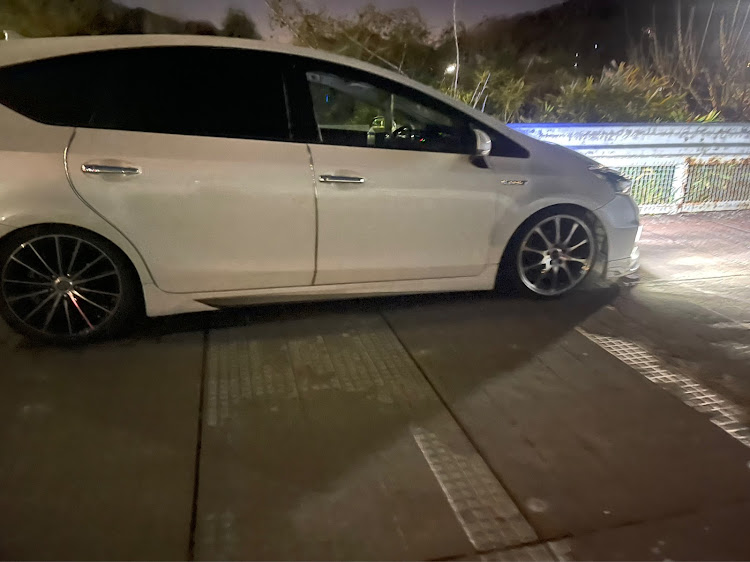 プリウスαのテイン車高調・段切り不要車に関するカスタム事例の投稿画像2枚目