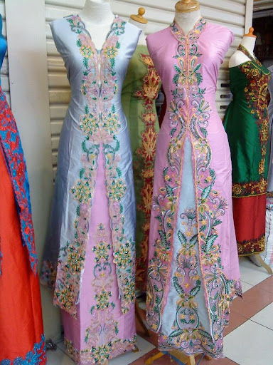 Desain Kebaya Pesta Modern