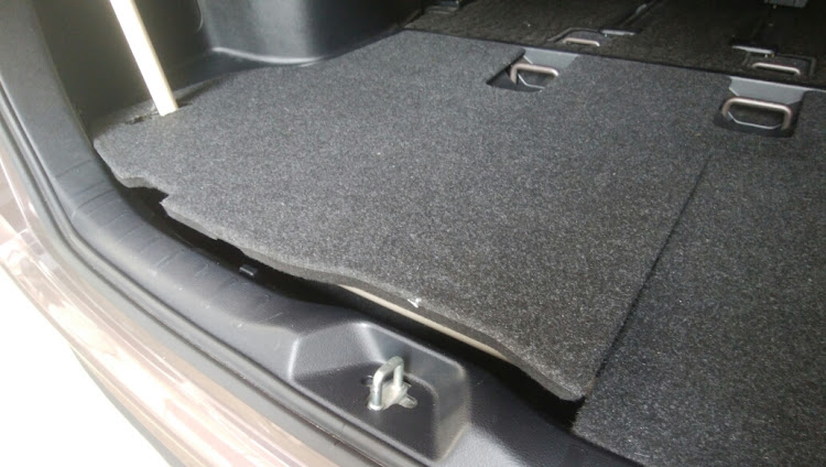 ノアのDIY・ベッド改良・快適荷室生活に関するカスタム事例の投稿画像7枚目