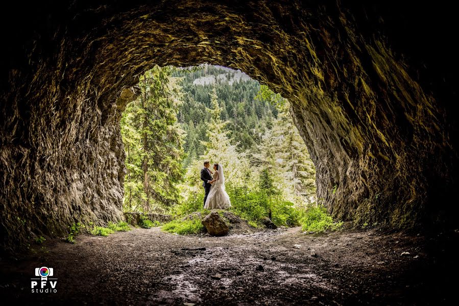 Fotógrafo de casamento Razvan Bolohoi (razvanbolohoi). Foto de 7 de março 2017